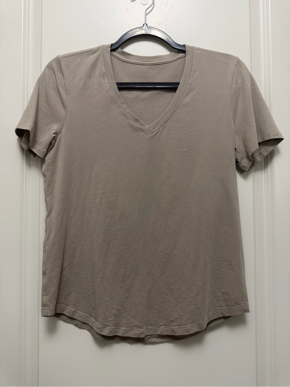 lululemon athletica Women's V-Neck Tee in Taupe